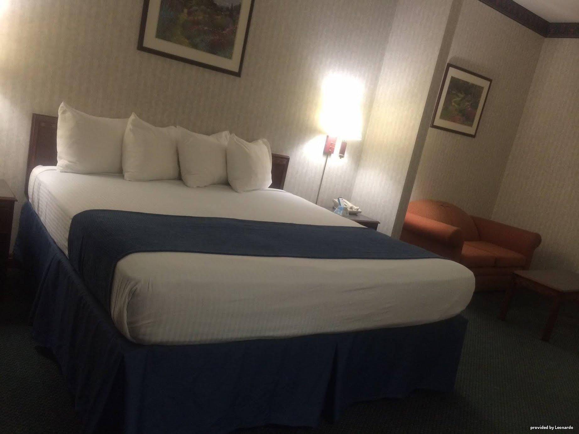 Best Western Elkhart Inn & Suites Exterior photo