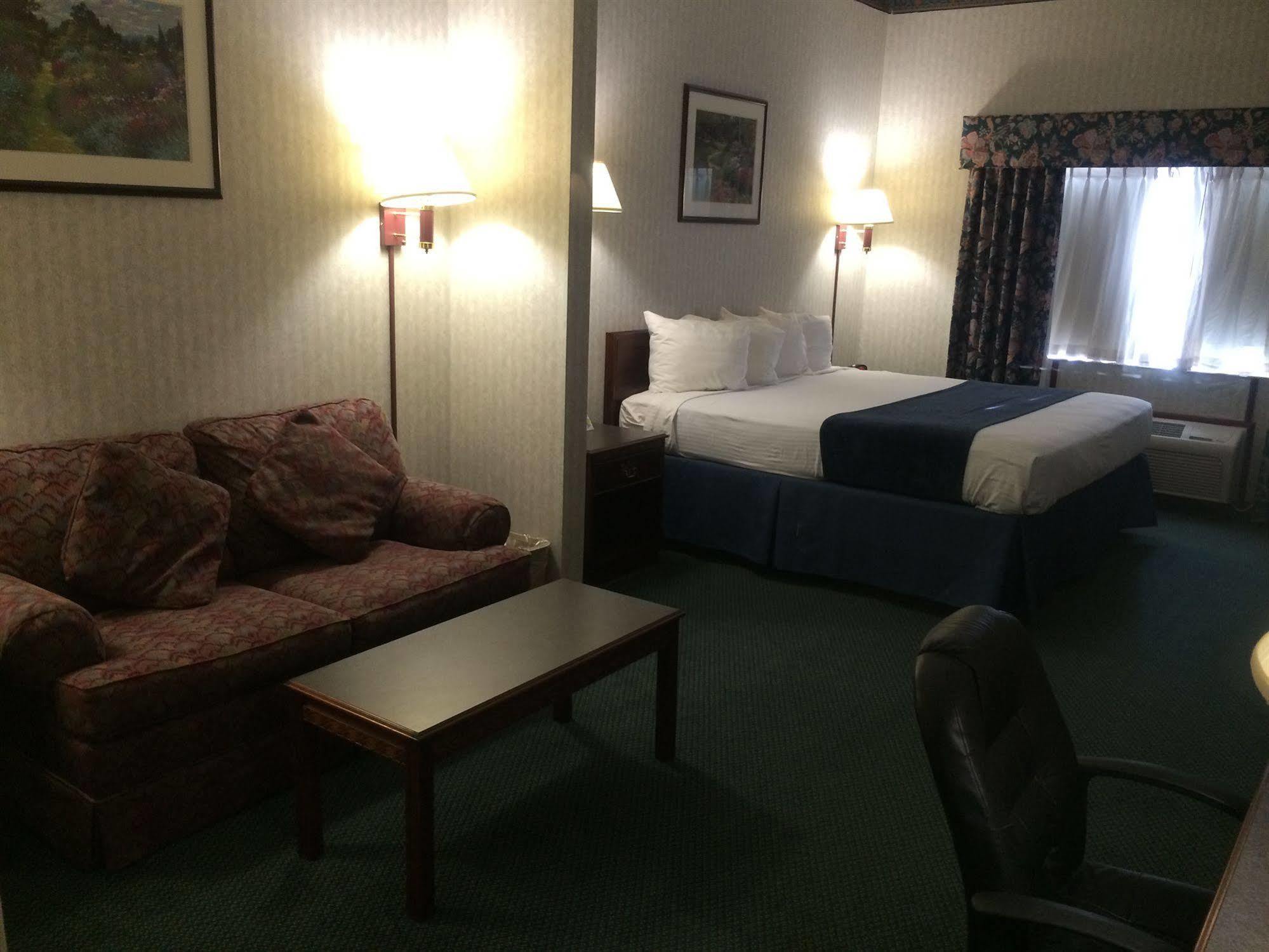 Best Western Elkhart Inn & Suites Exterior photo